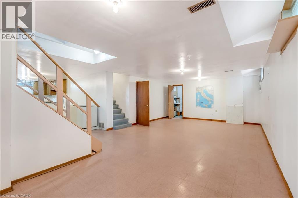 Photo 32 of 203 Margaret Avenue, Hamilton ON