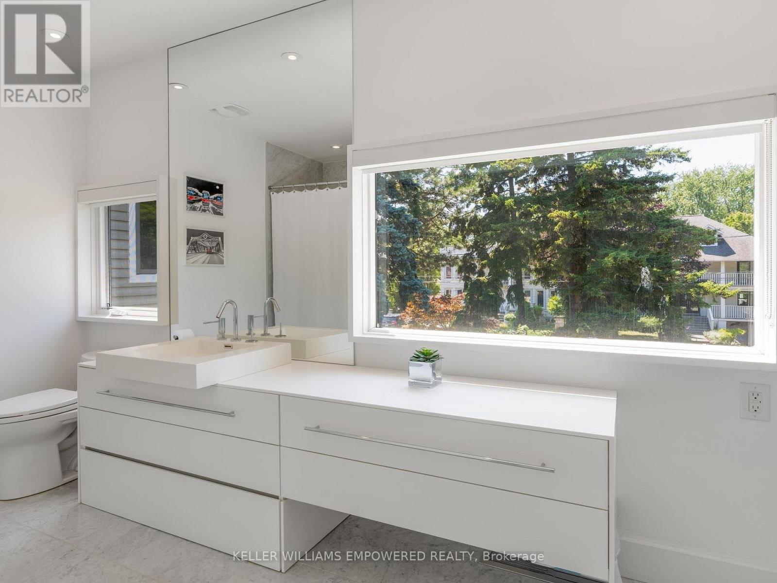 Photo 37 of 9 Fenwood Heights, Toronto ON
