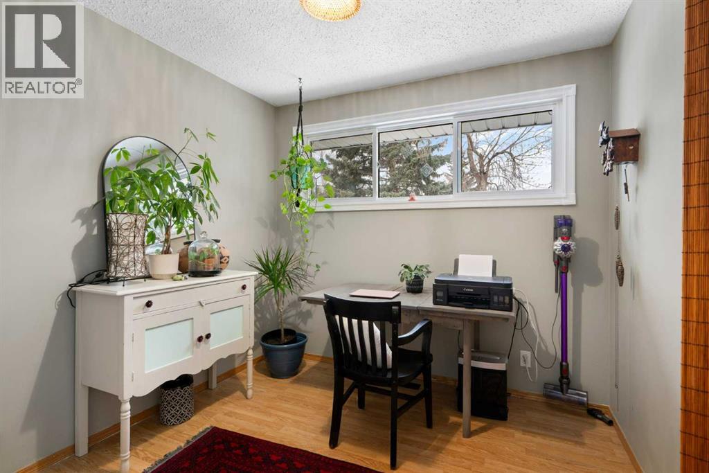 Photo 5 of 379 Westwood Drive Sw, Calgary AB