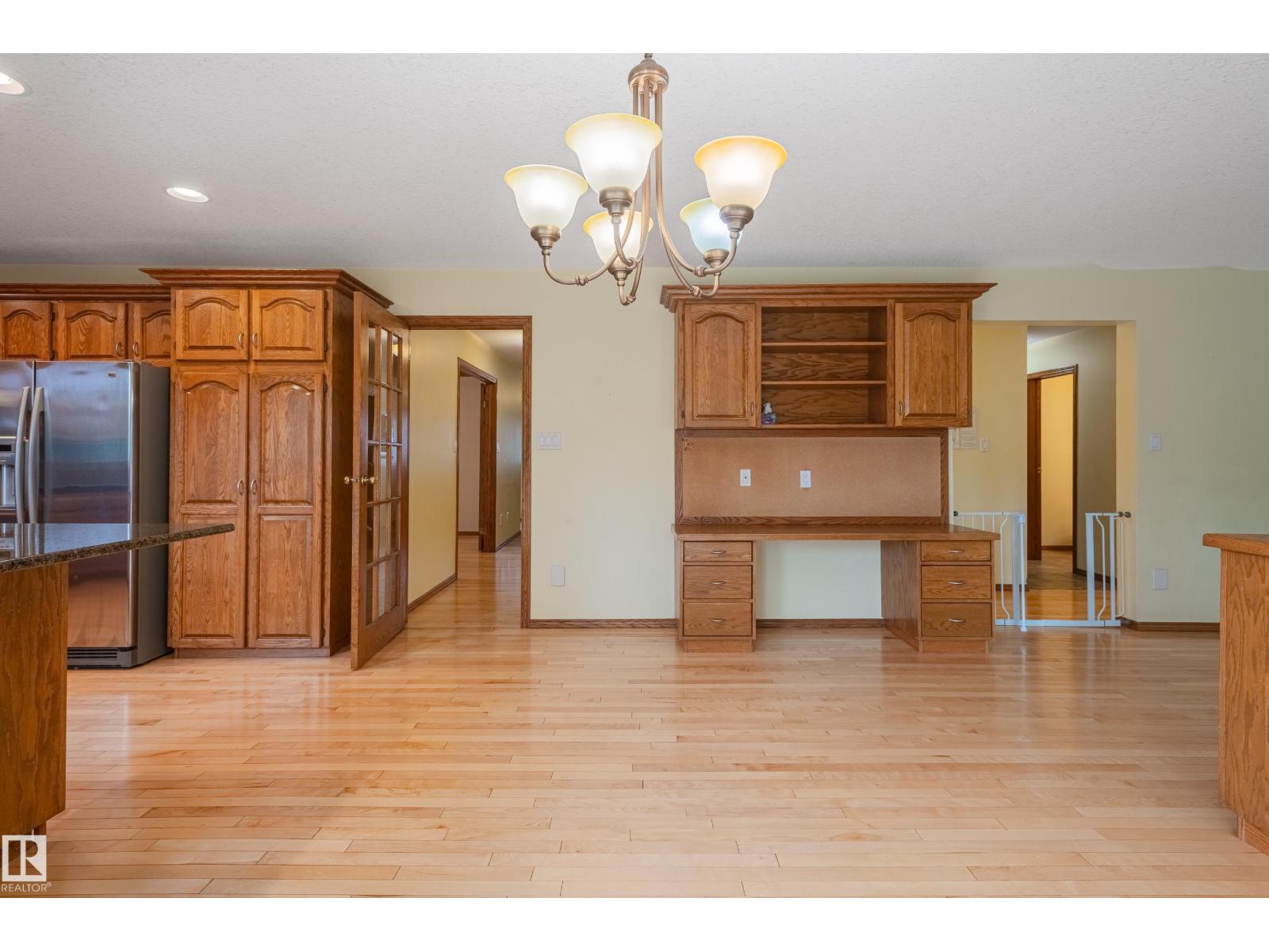 Photo 12 of 103 Wolf Willow Cr Nw, Edmonton AB