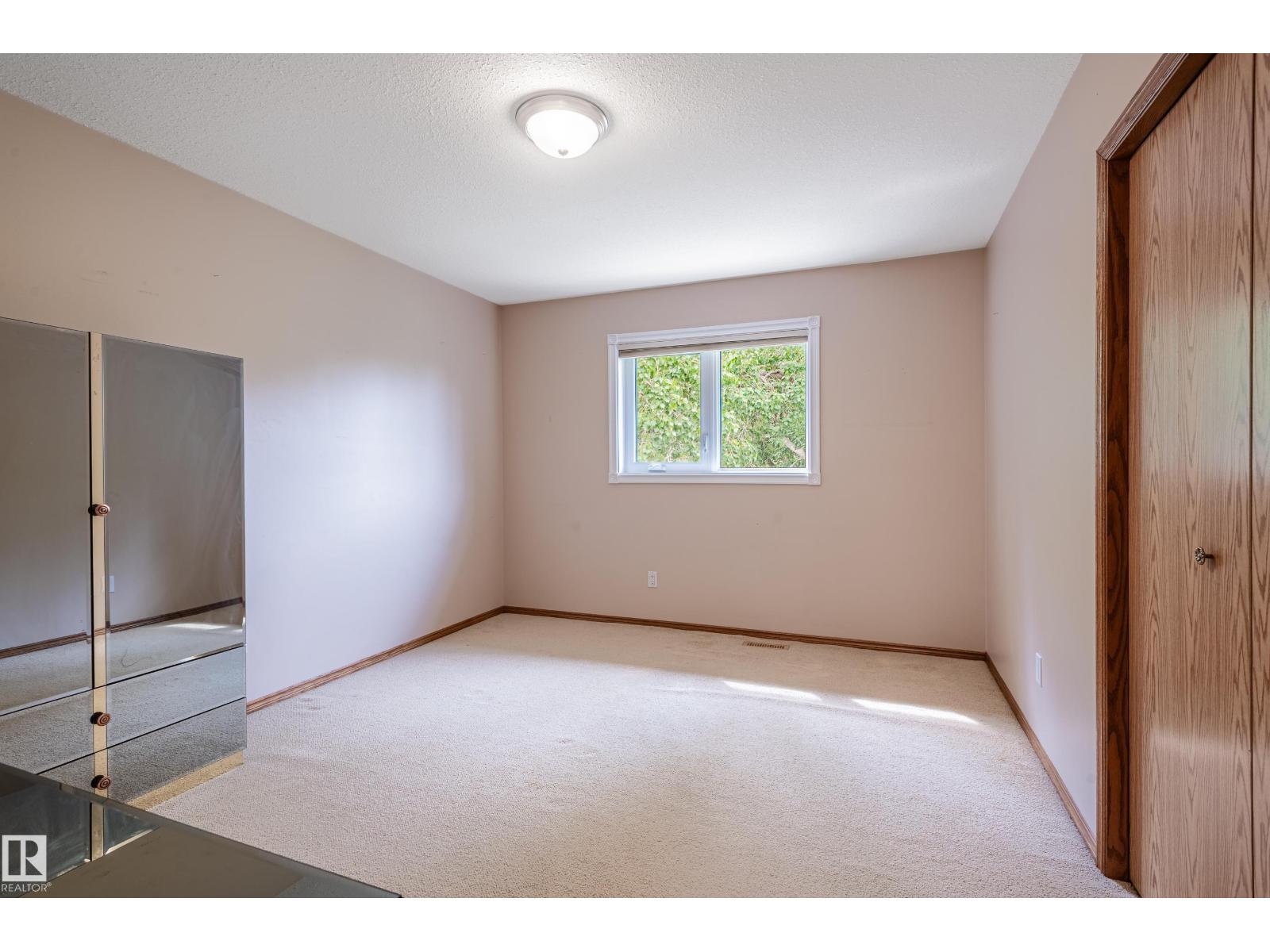 Photo 27 of 103 Wolf Willow Cr Nw, Edmonton AB