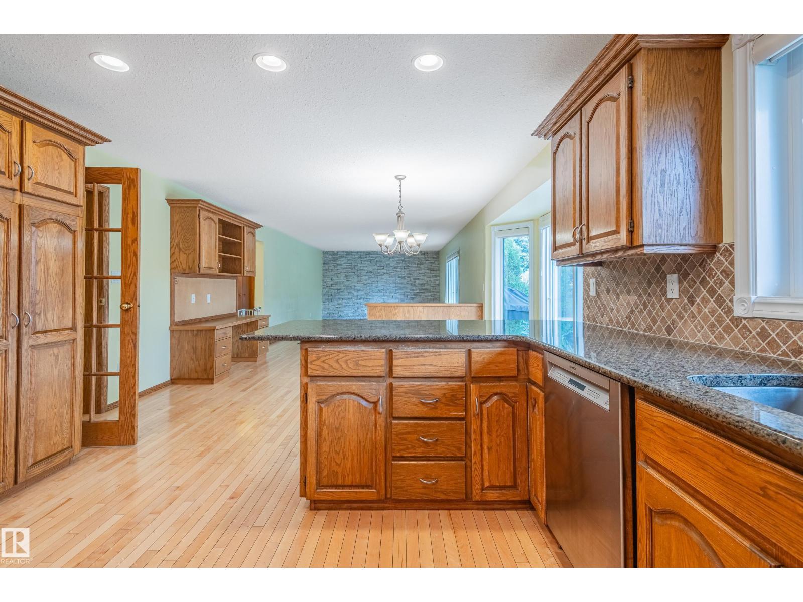 Photo 11 of 103 Wolf Willow Cr Nw, Edmonton AB