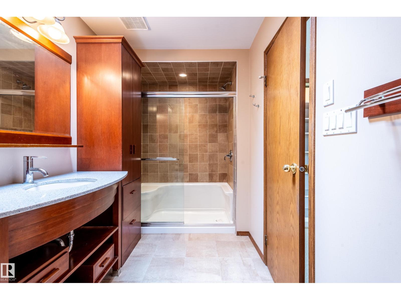 Photo 21 of 103 Wolf Willow Cr Nw, Edmonton AB