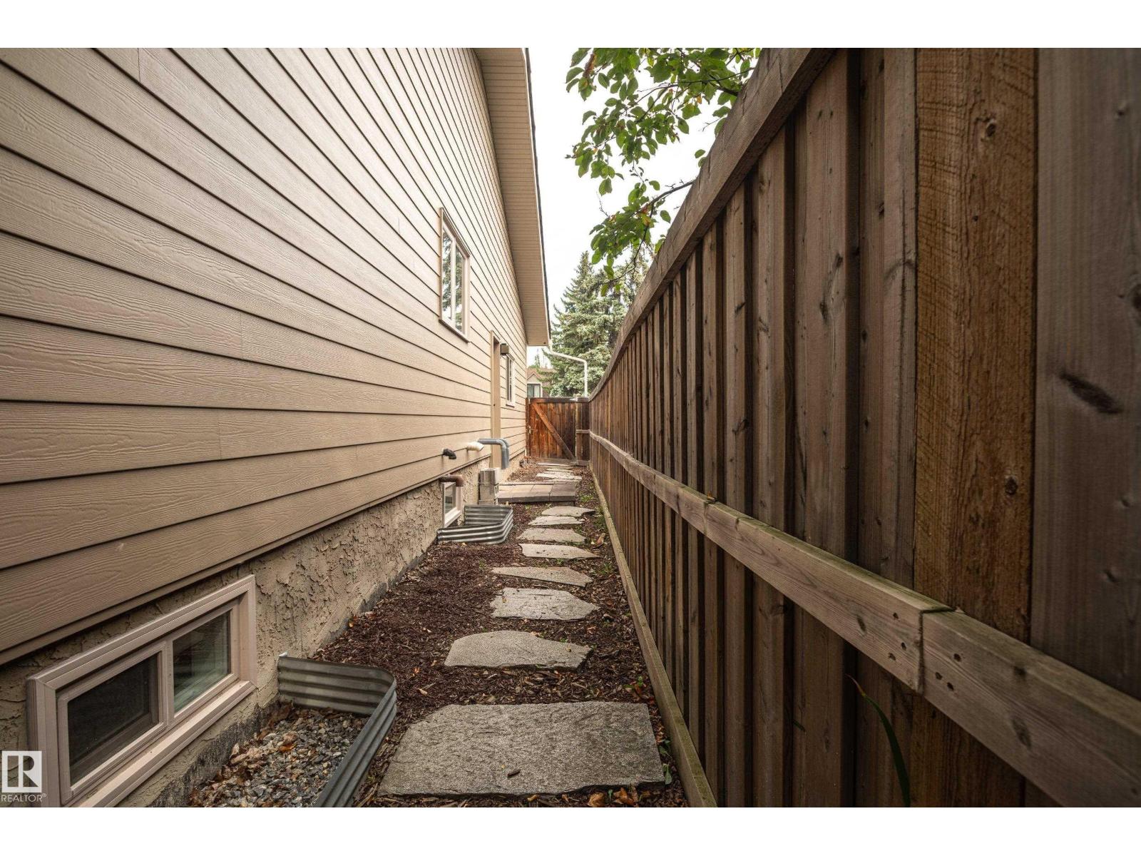 Photo 47 of 103 Wolf Willow Cr Nw, Edmonton AB
