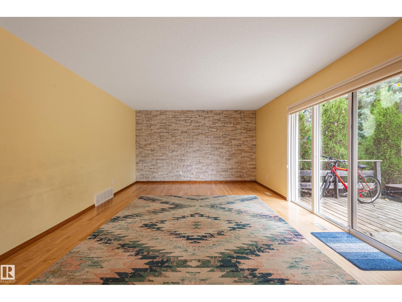 Photo 13 of 103 Wolf Willow Cr Nw, Edmonton AB