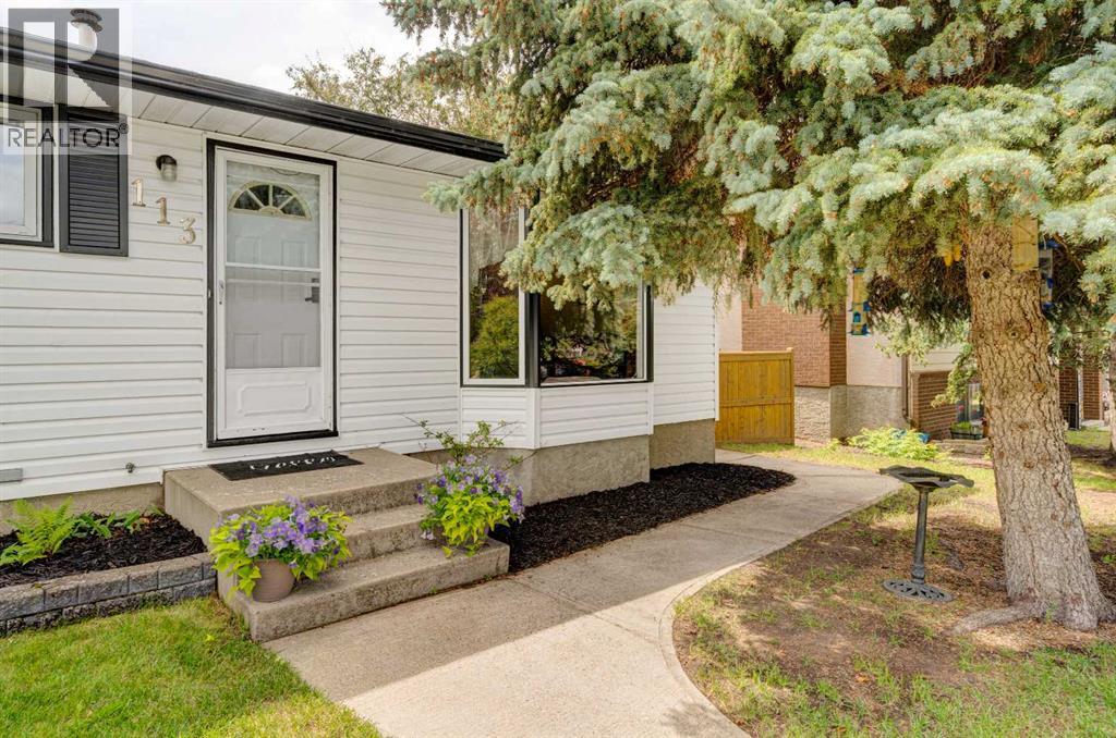 Photo 2 of 113 Hawkey Crescent Ne, Airdrie AB