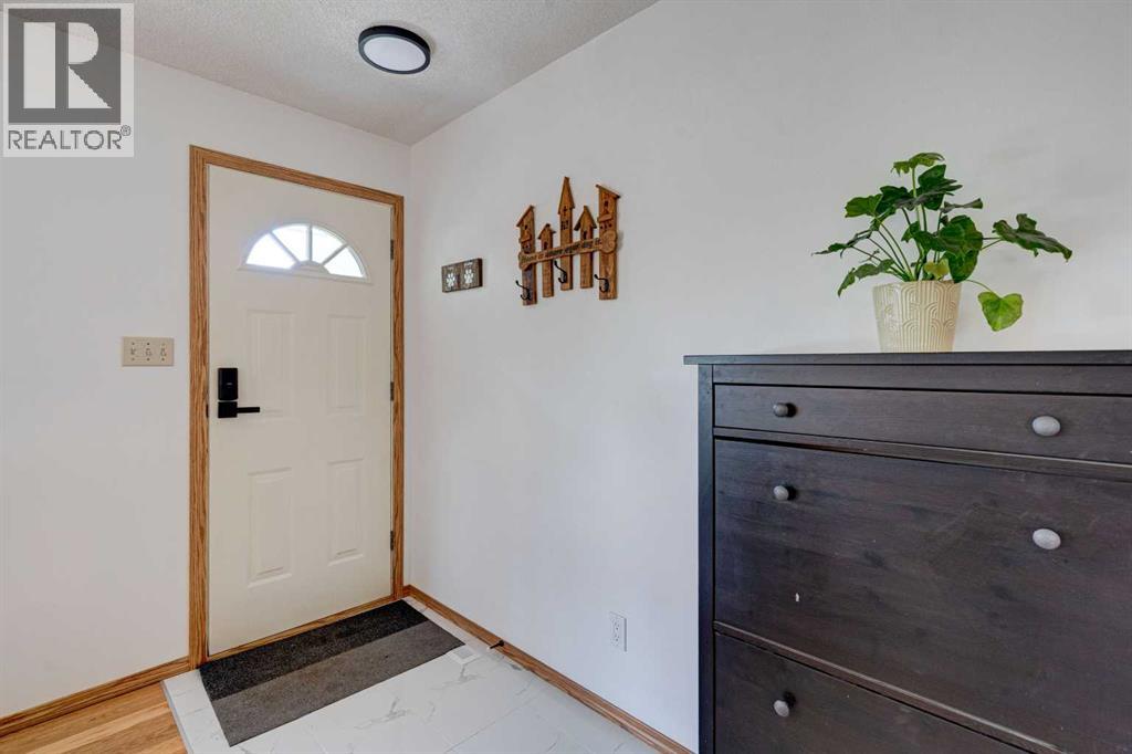 Photo 3 of 113 Hawkey Crescent Ne, Airdrie AB