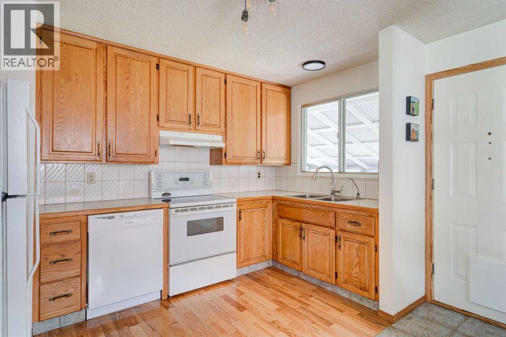 Photo 10 of 113 Hawkey Crescent Ne, Airdrie AB
