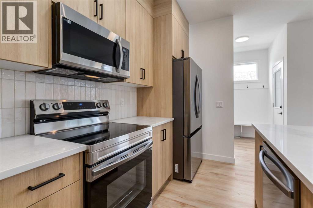 Photo 12 of 403 Clydesdale Avenue, Cochrane AB