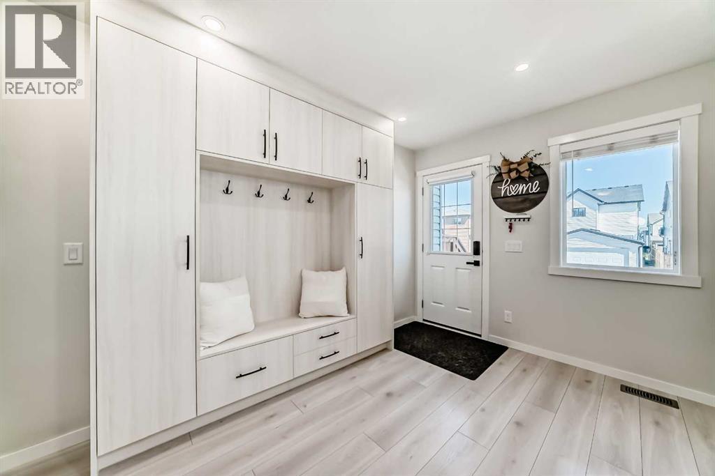 Photo 14 of 154 Chinook Gate Boulevard, Airdrie AB
