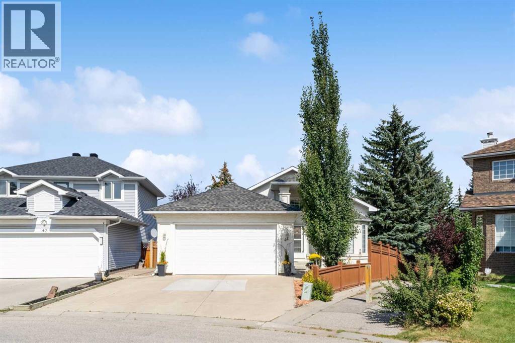 Photo 1 of 44 Valley Meadow Close Nw, Calgary AB