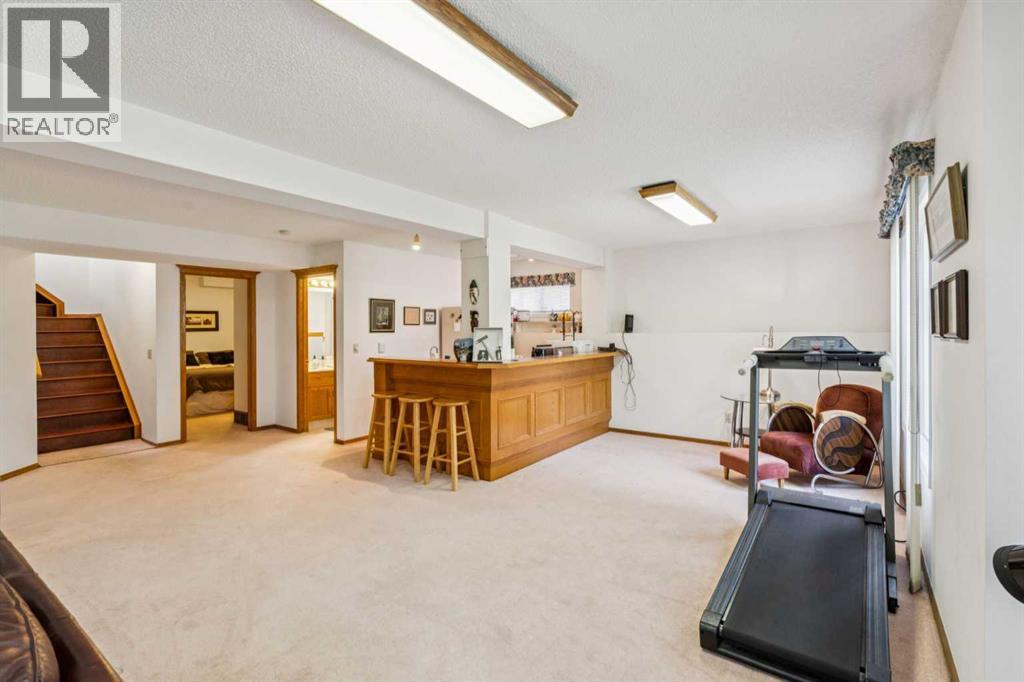 Photo 23 of 44 Valley Meadow Close Nw, Calgary AB