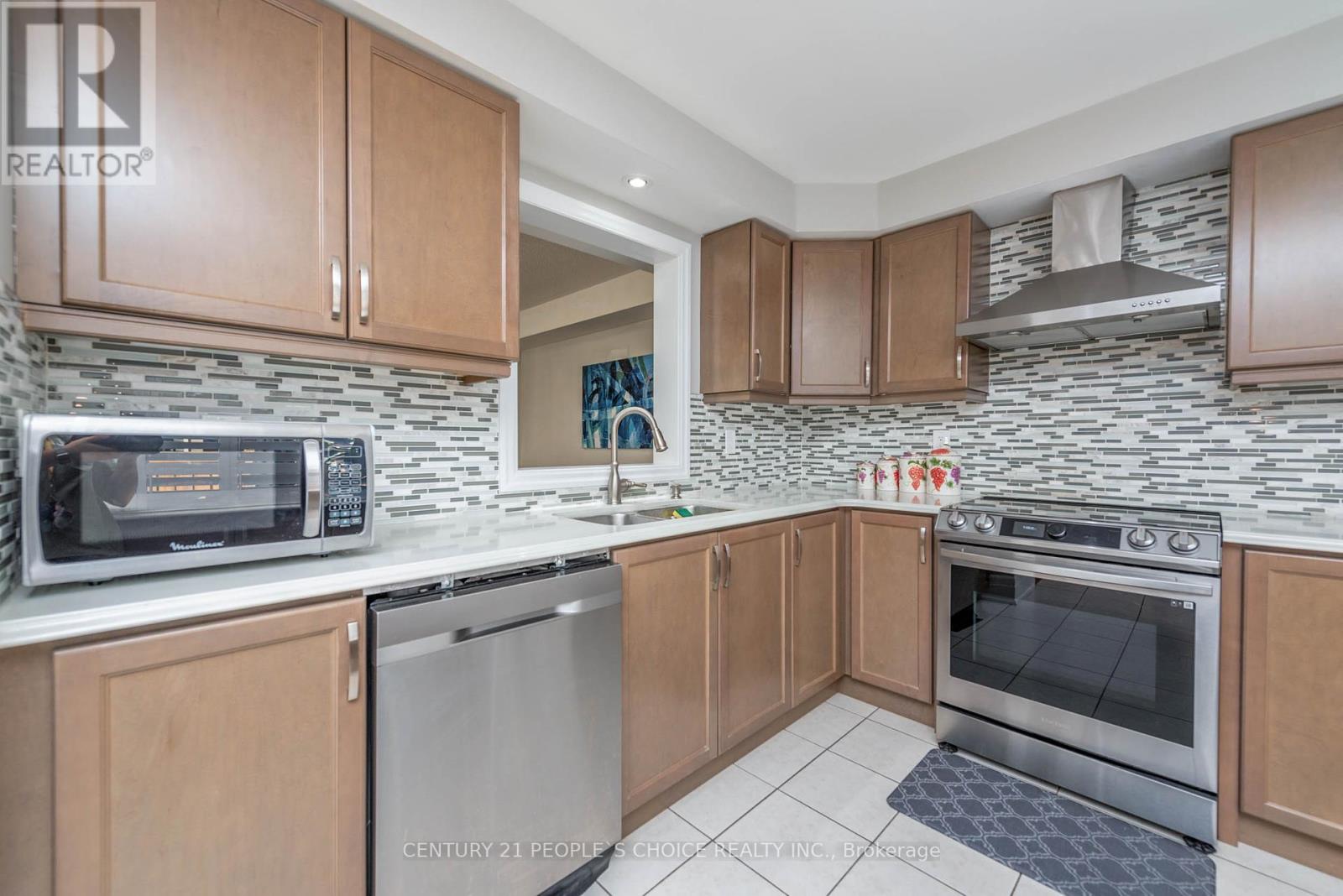 Photo 17 of 40 Stedford Crescent, Brampton ON