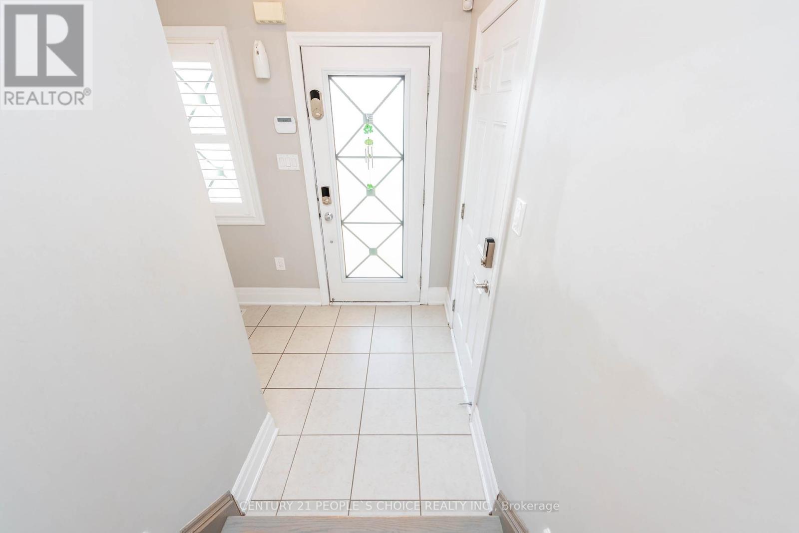 Photo 5 of 40 Stedford Crescent, Brampton ON