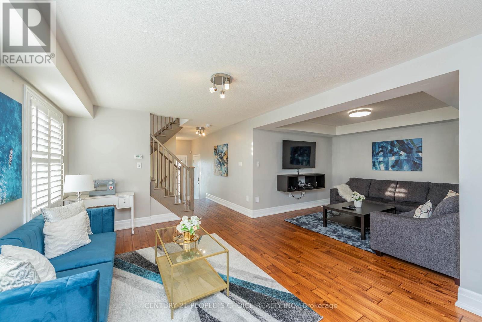 Photo 8 of 40 Stedford Crescent, Brampton ON