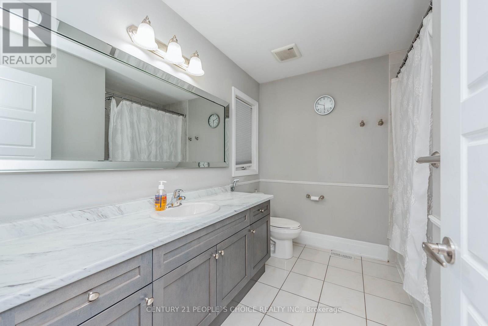 Photo 32 of 40 Stedford Crescent, Brampton ON