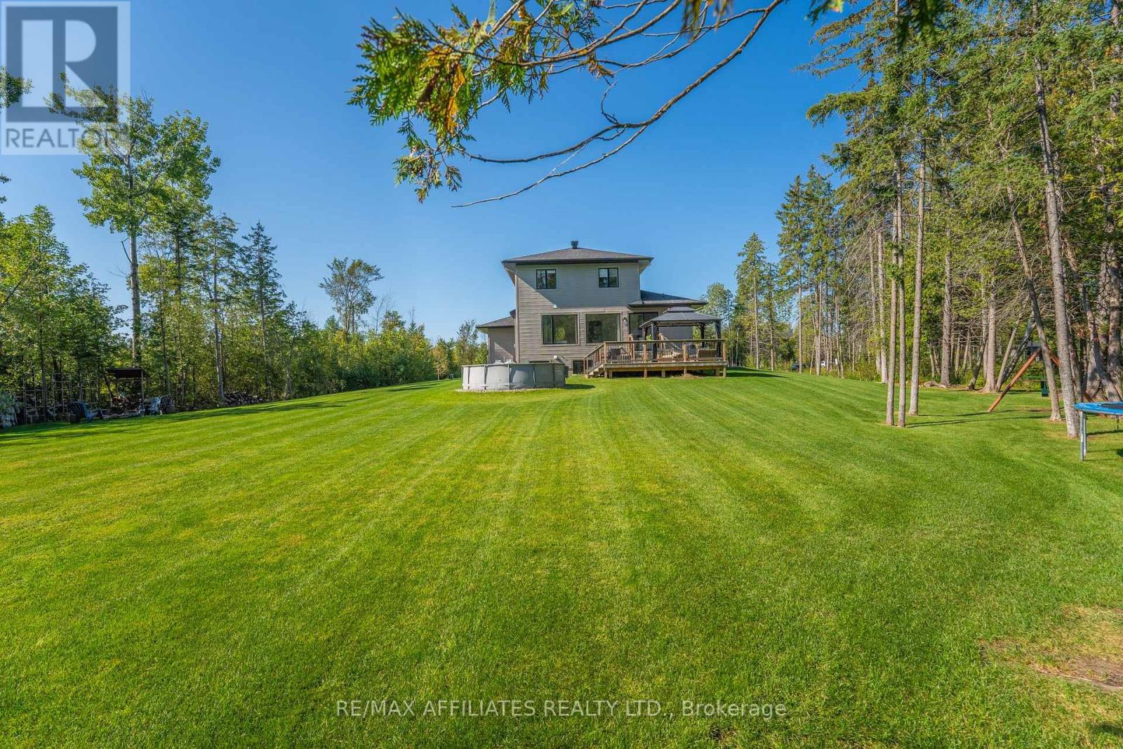 Deep Private Lot- Plenty of room to play