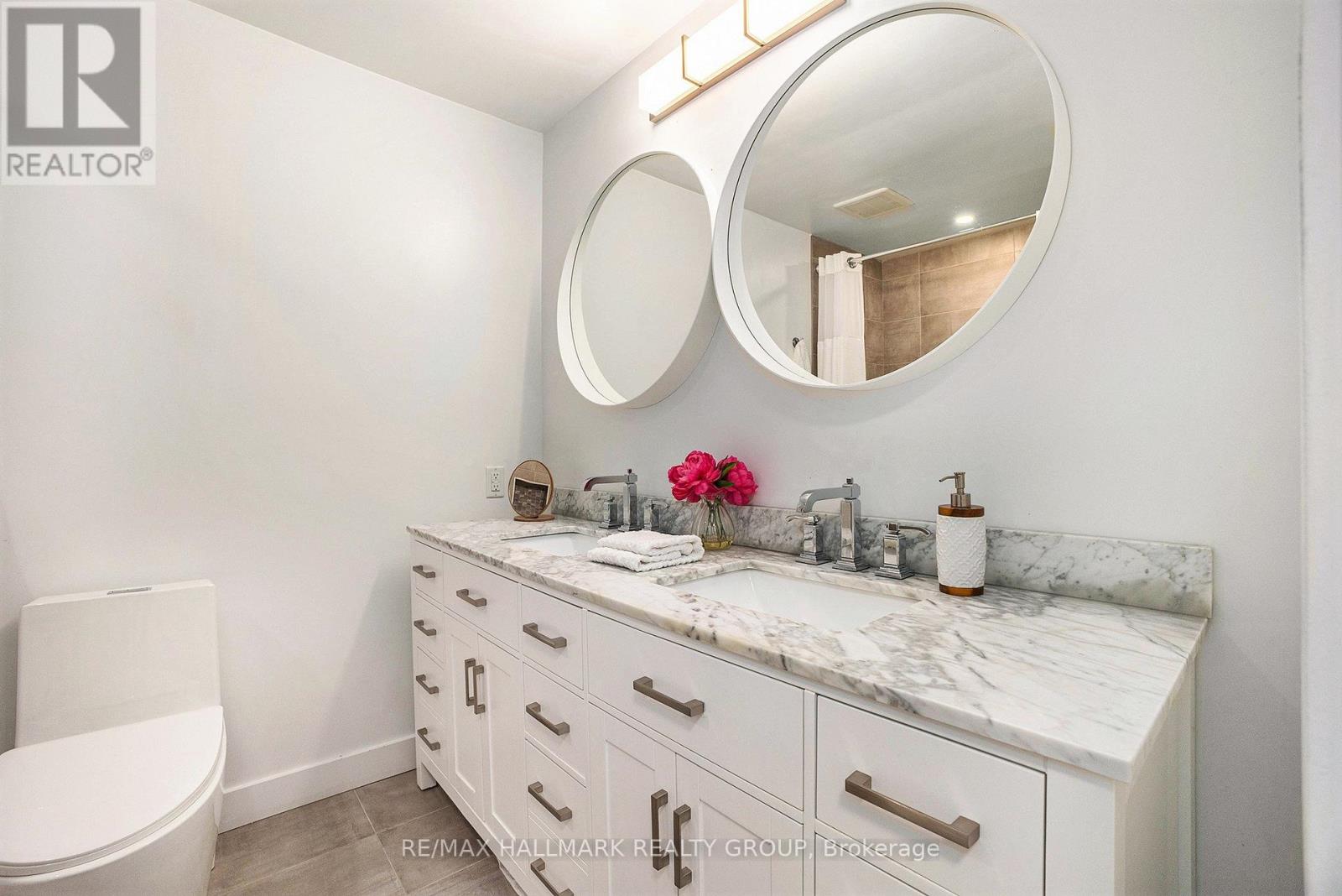 Photo 14 of 70 Varley Drive, Ottawa ON