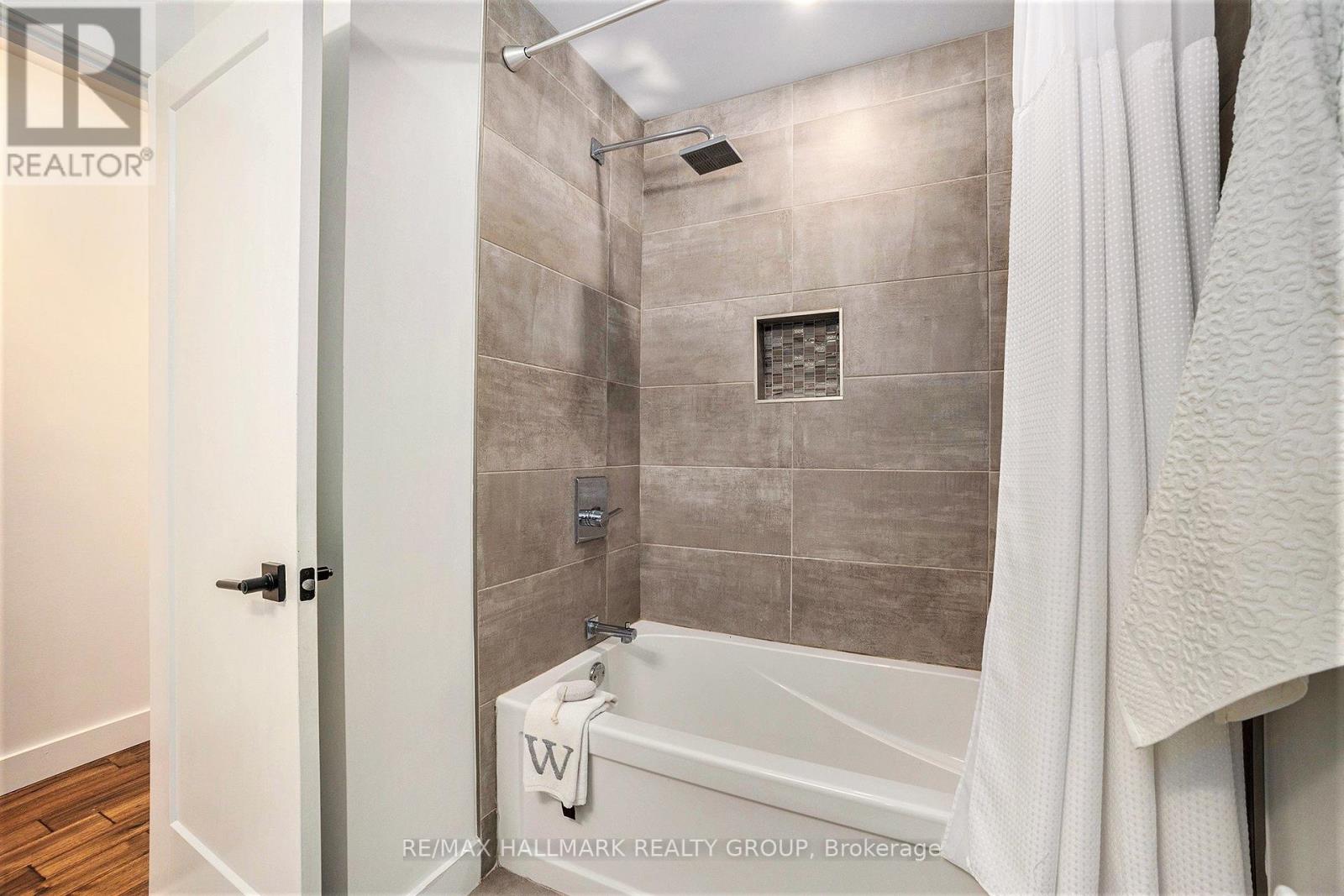 Photo 15 of 70 Varley Drive, Ottawa ON