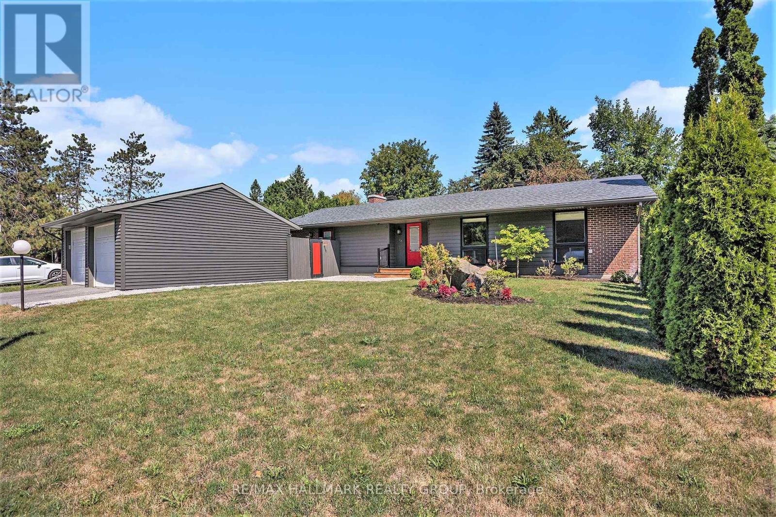 Photo 2 of 70 Varley Drive, Ottawa ON