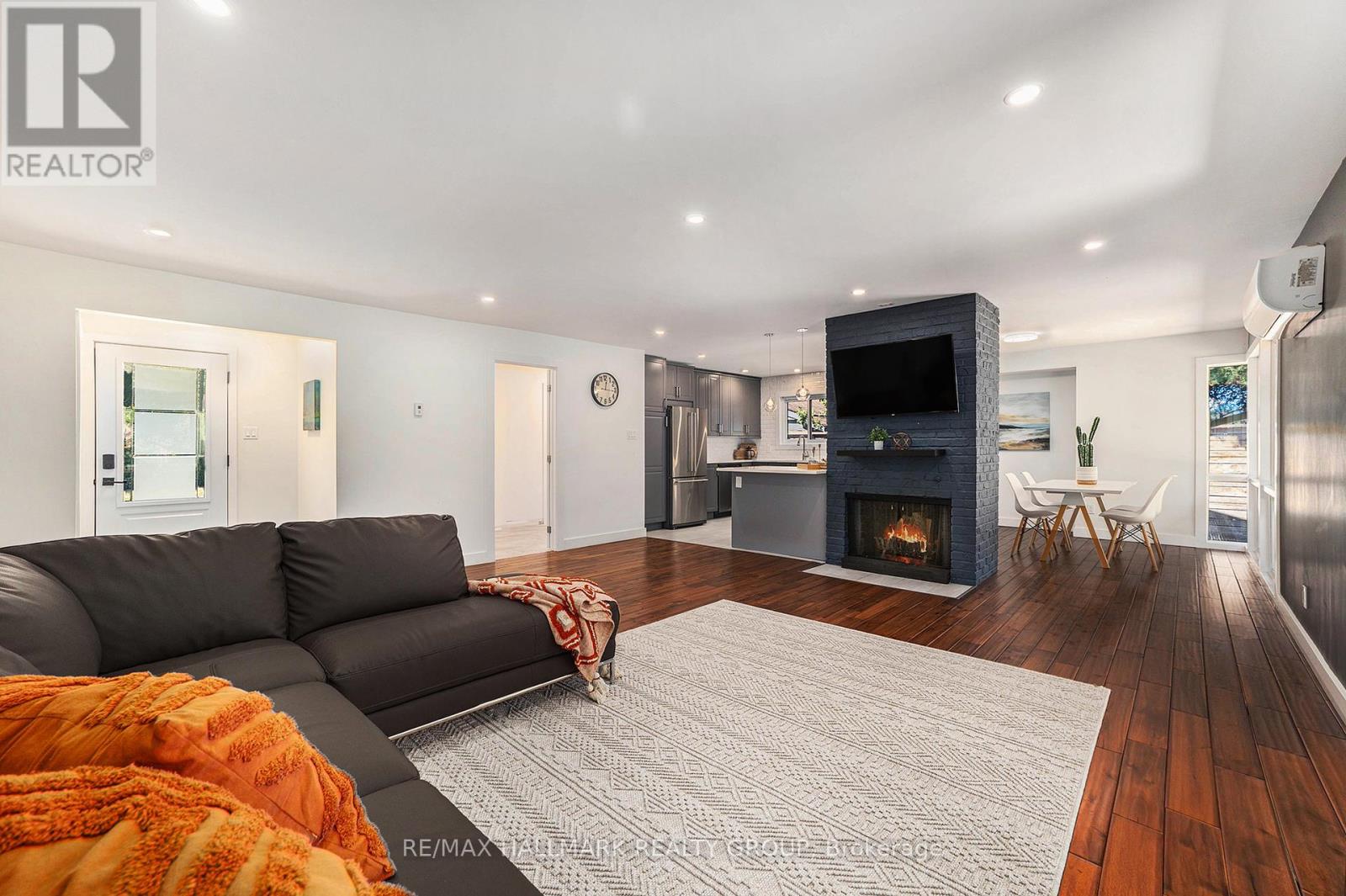 Photo 6 of 70 Varley Drive, Ottawa ON