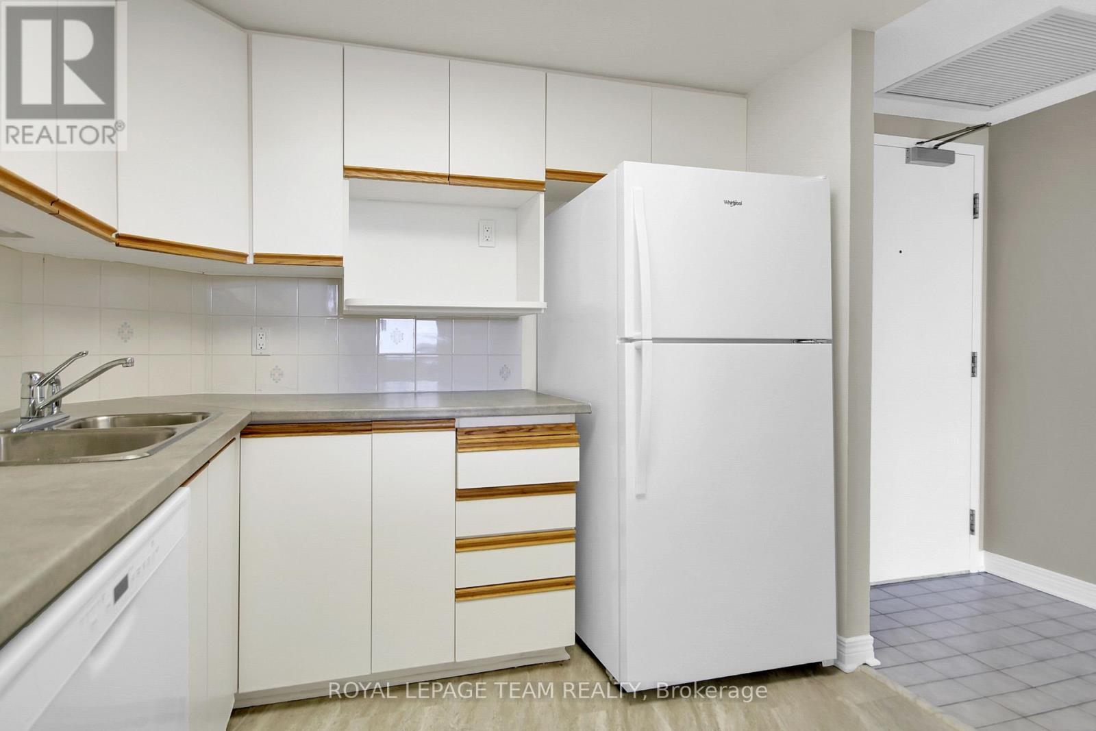 Photo 18 of 804 100 Grant Carman Drive, Ottawa ON