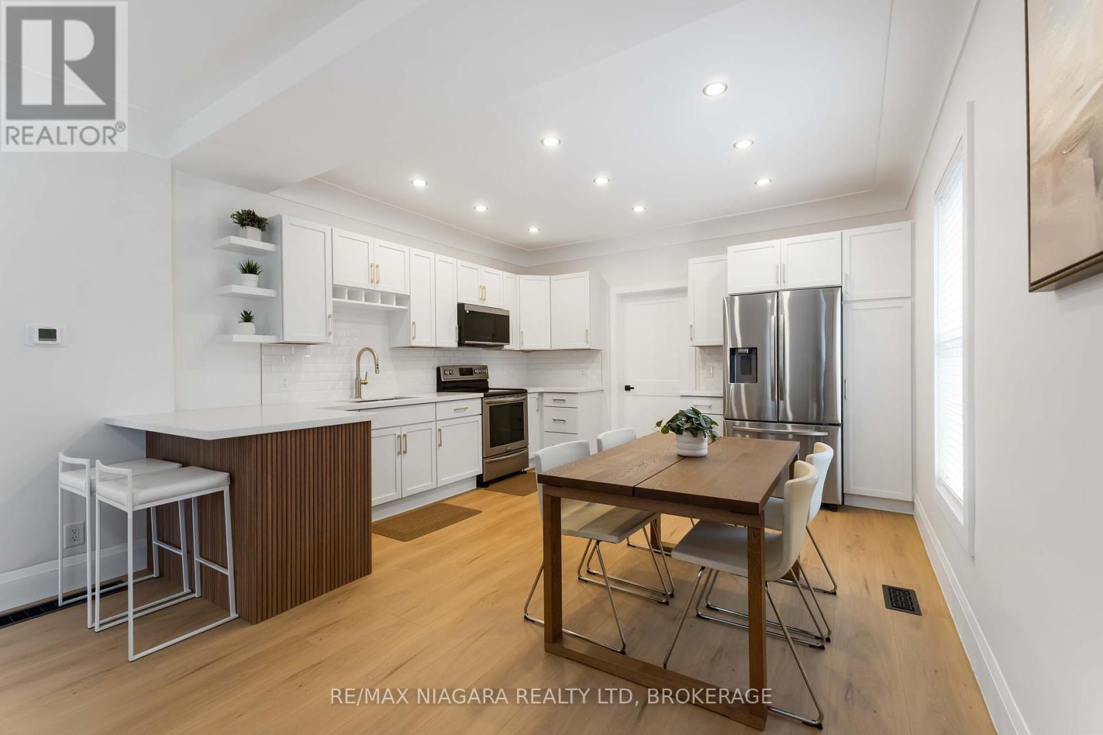 Photo 10 of 4367 Ontario Street, Lincoln ON