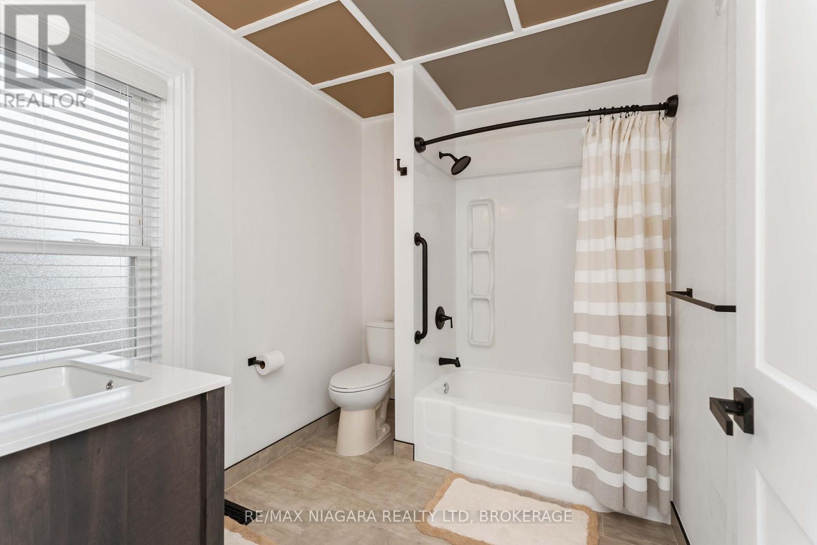 Photo 13 of 4367 Ontario Street, Lincoln ON