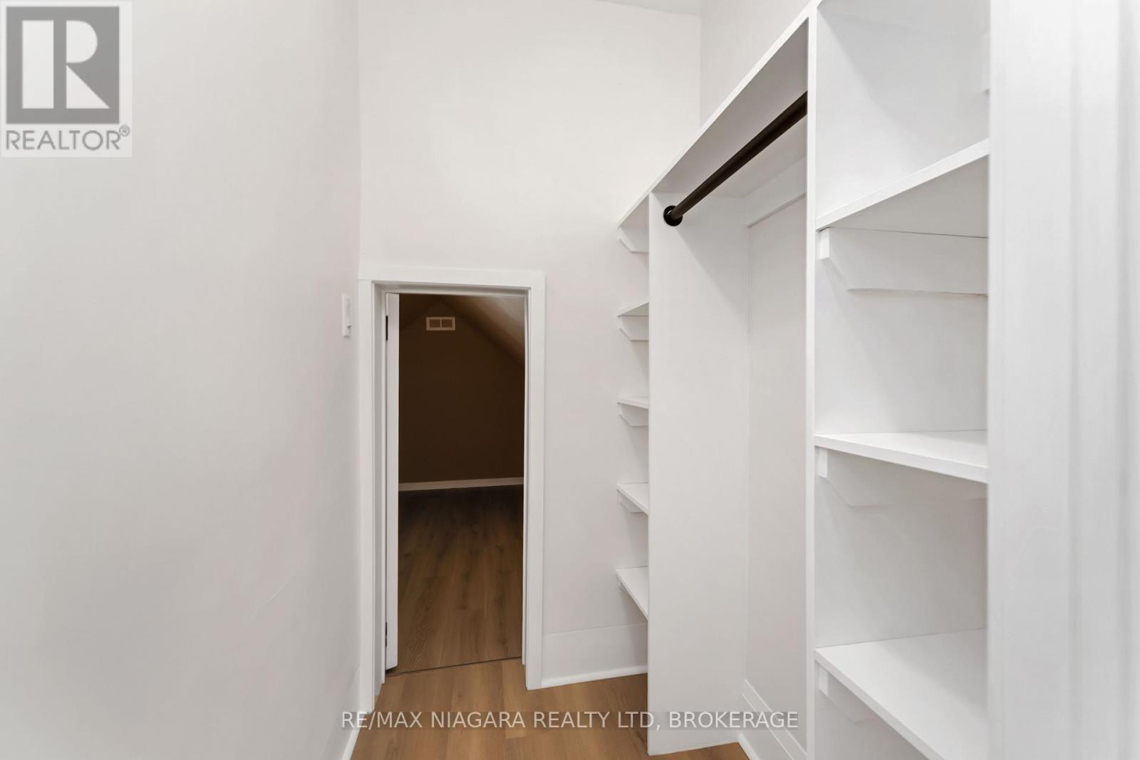 Photo 17 of 4367 Ontario Street, Lincoln ON