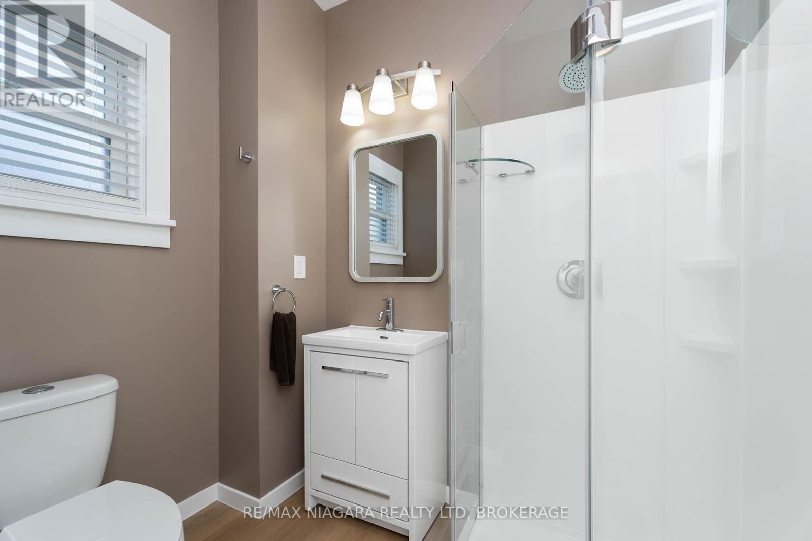 Photo 19 of 4367 Ontario Street, Lincoln ON