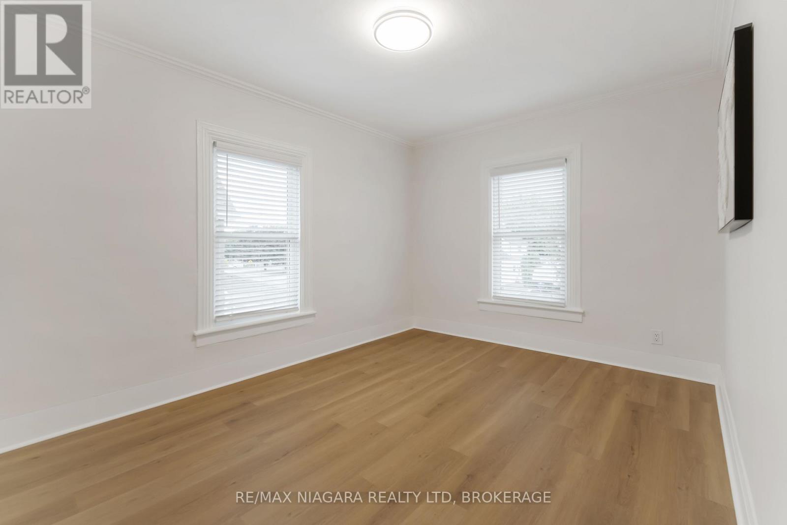 Photo 20 of 4367 Ontario Street, Lincoln ON
