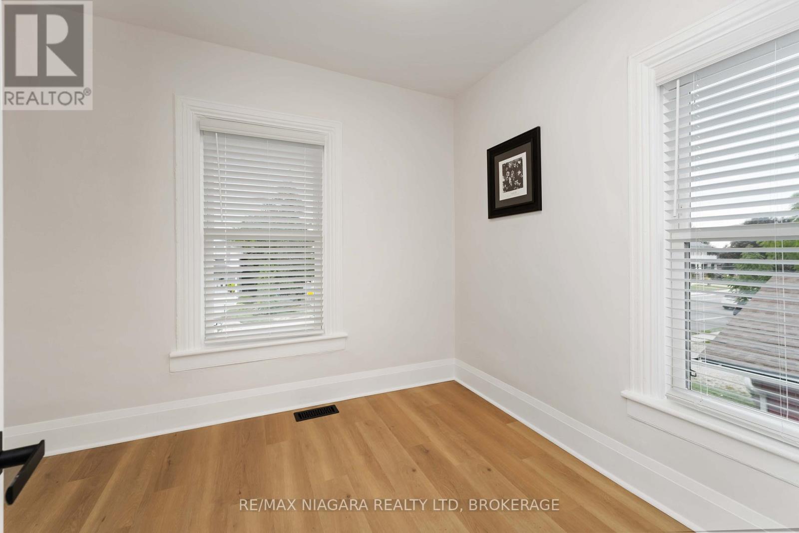 Photo 22 of 4367 Ontario Street, Lincoln ON