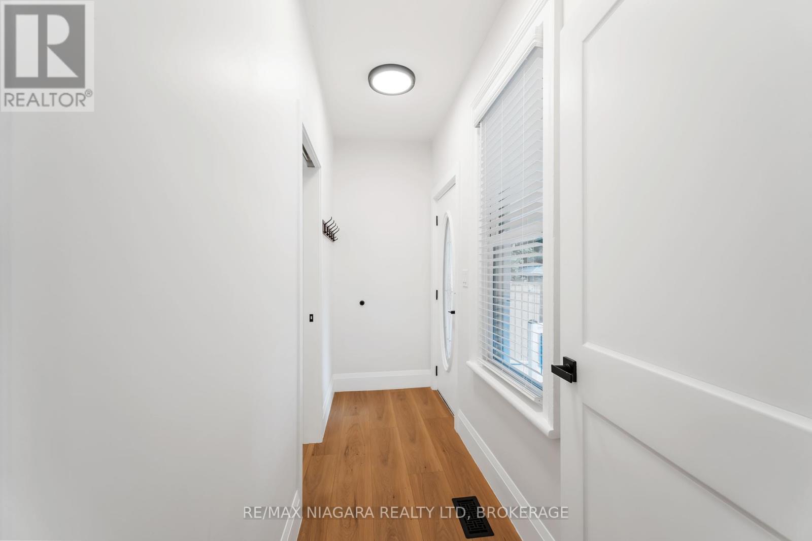 Photo 23 of 4367 Ontario Street, Lincoln ON
