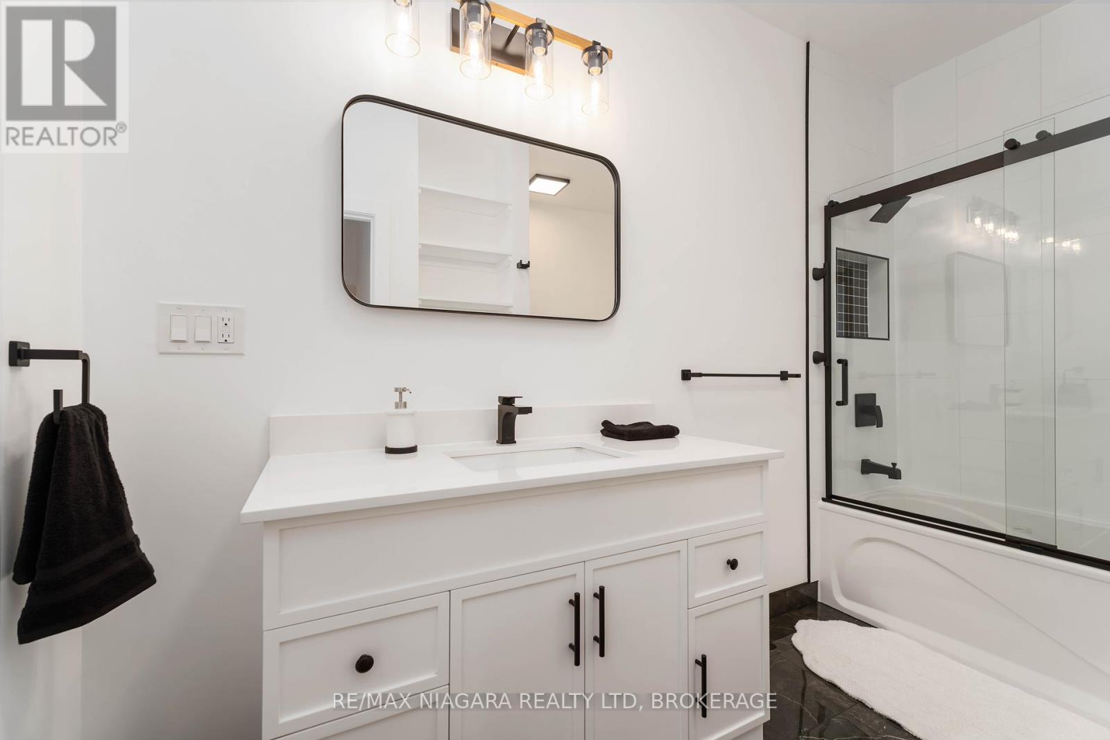 Photo 26 of 4367 Ontario Street, Lincoln ON