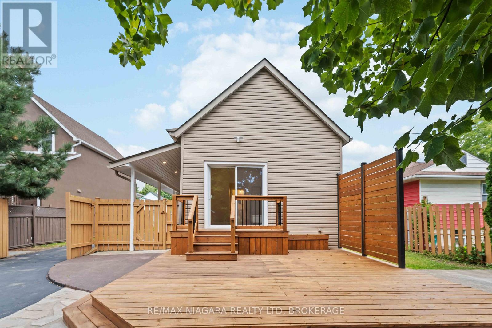Photo 33 of 4367 Ontario Street, Lincoln ON