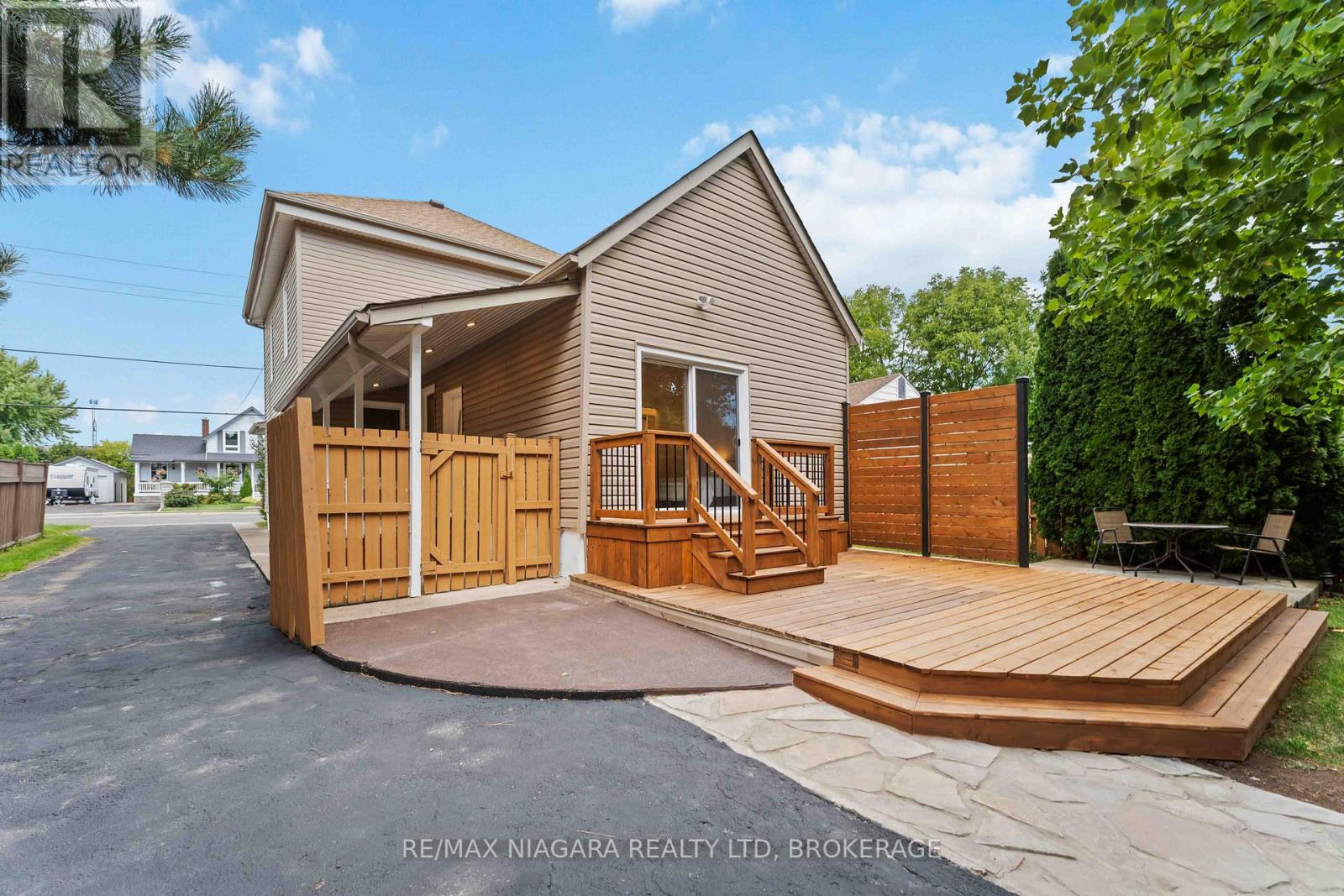 Photo 34 of 4367 Ontario Street, Lincoln ON