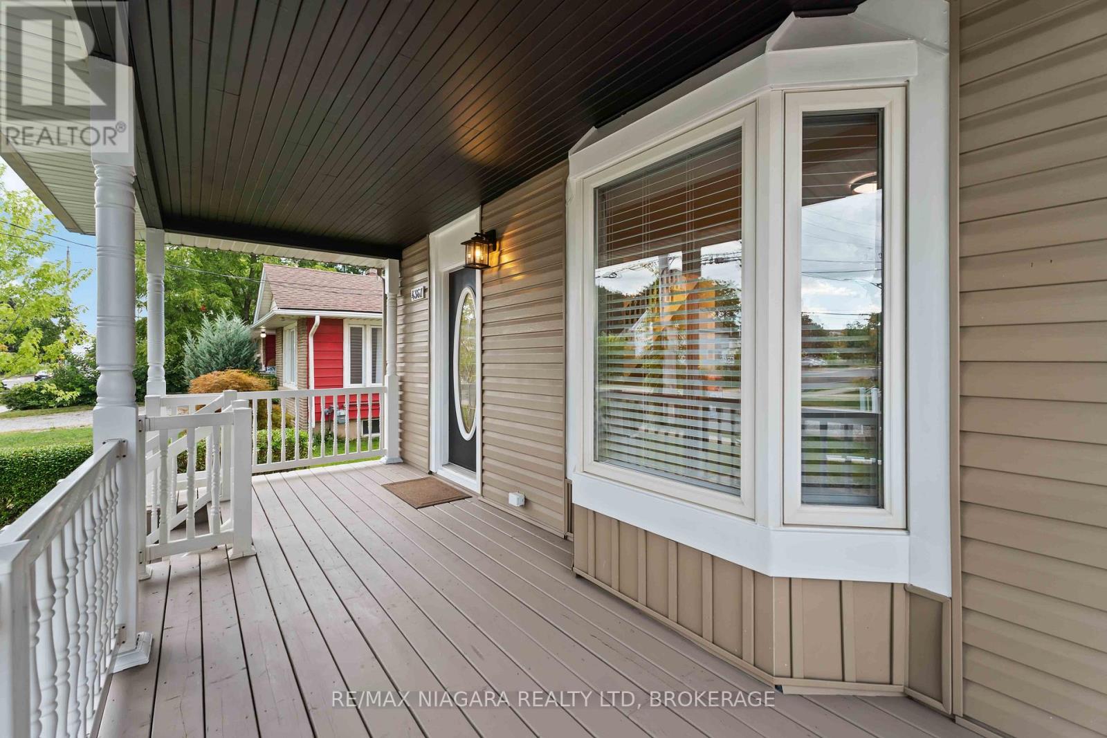 Photo 4 of 4367 Ontario Street, Lincoln ON