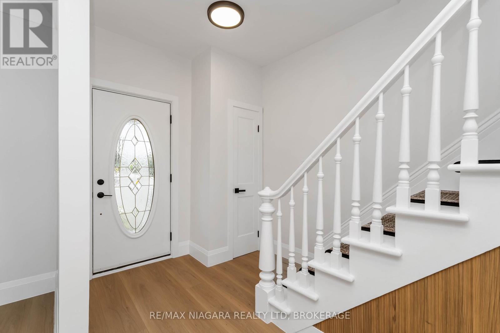 Photo 5 of 4367 Ontario Street, Lincoln ON