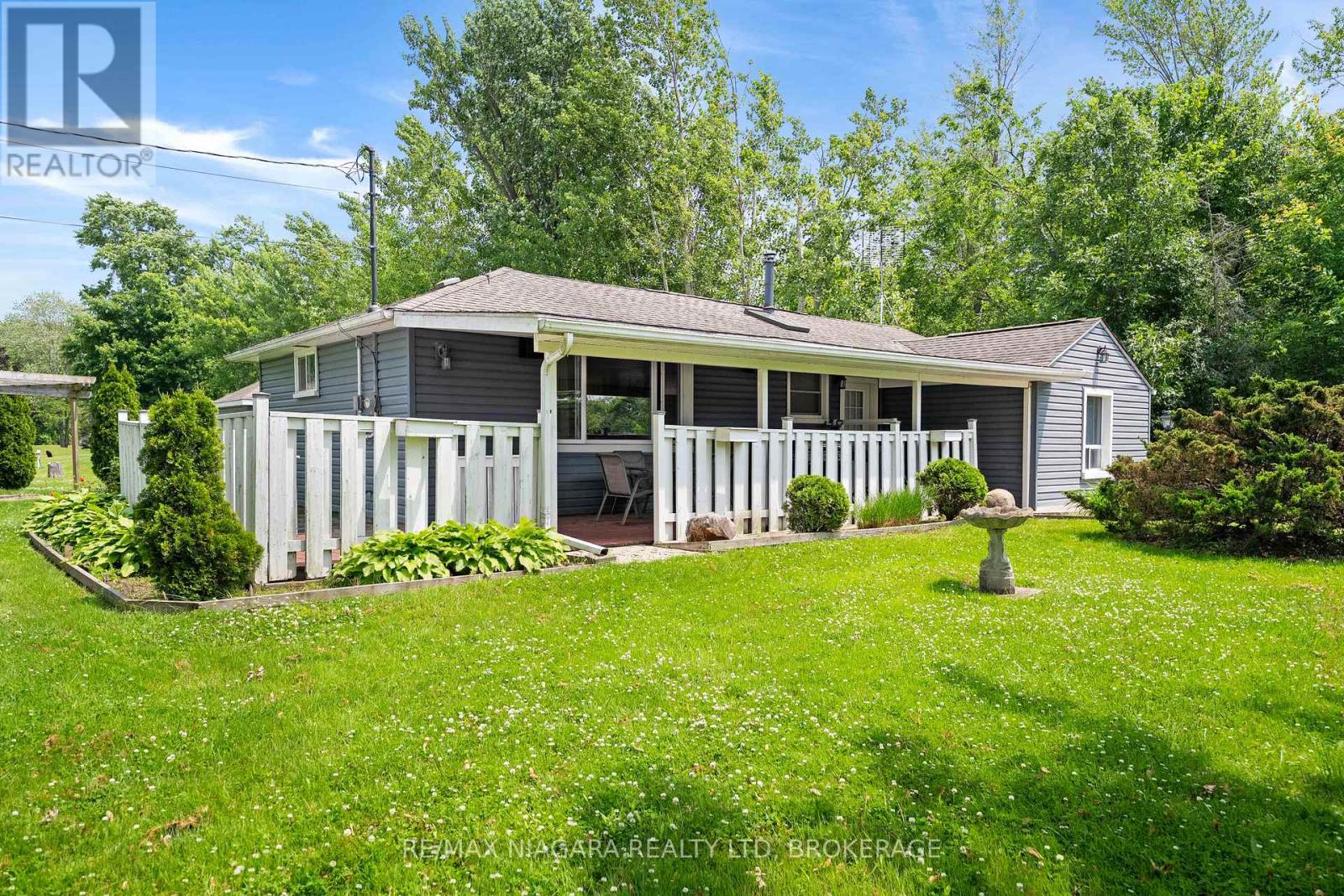 Photo 2 of 527 Pinecrest Road, Port Colborne ON