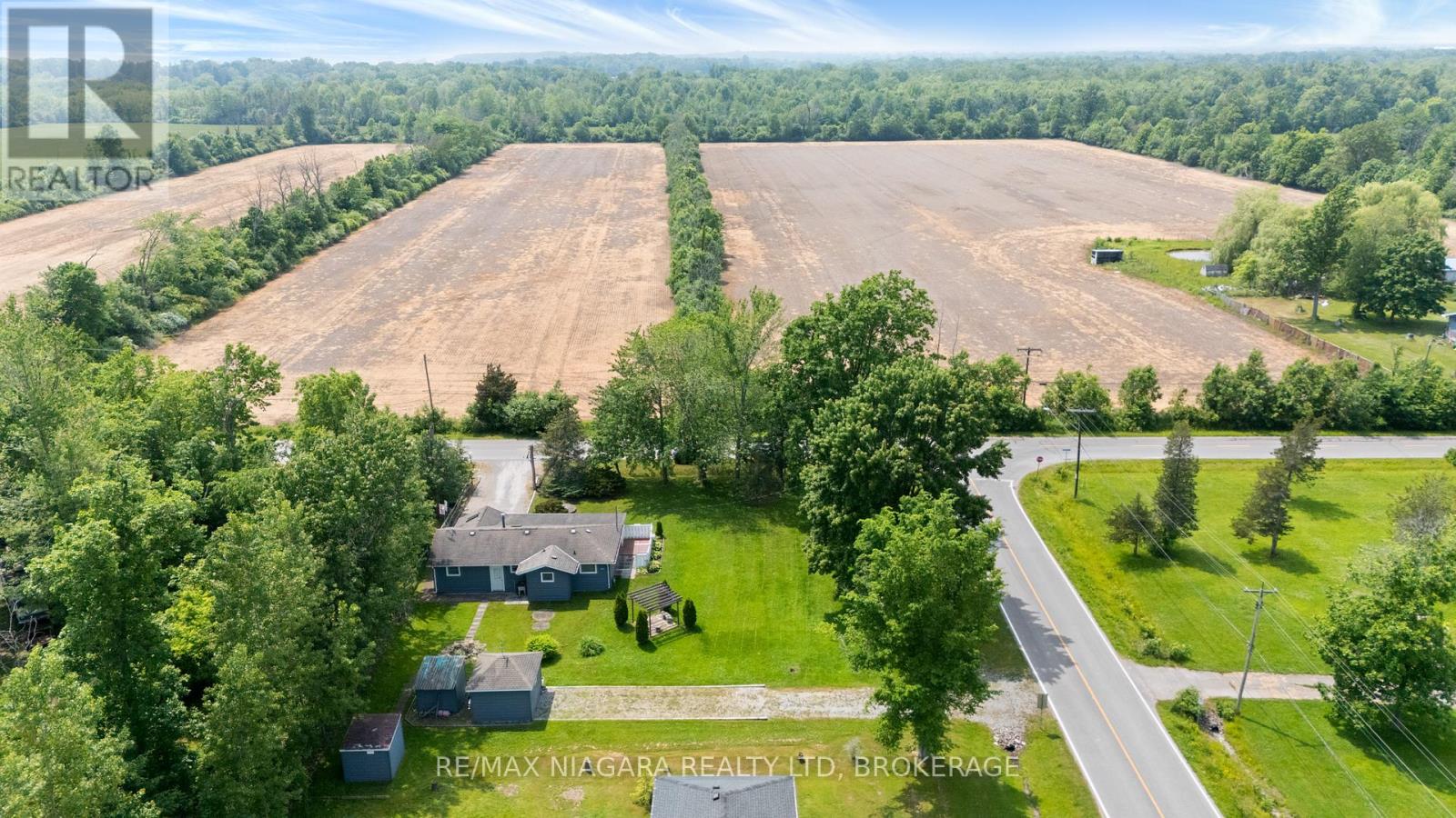 Photo 4 of 527 Pinecrest Road, Port Colborne ON