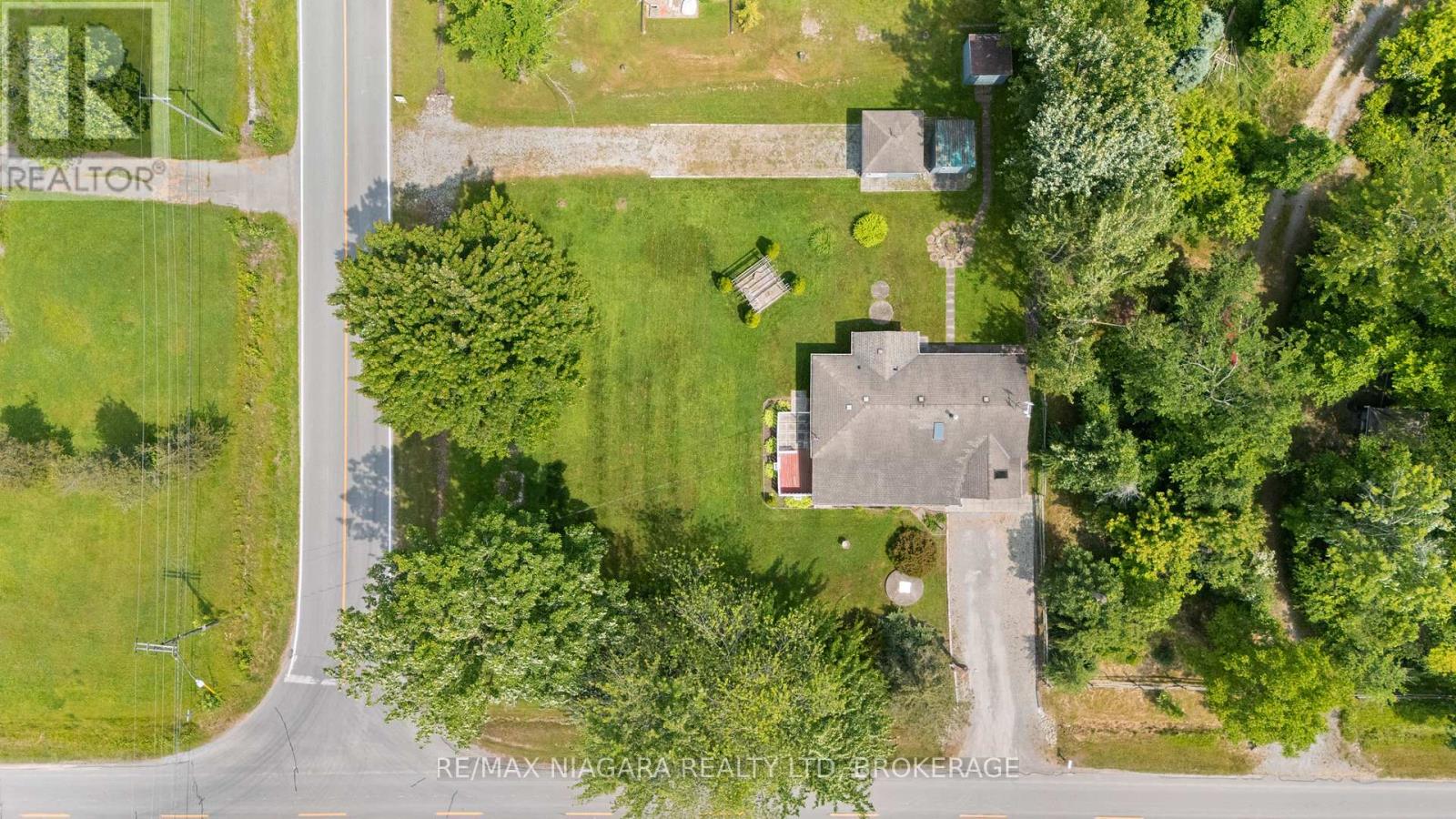 Photo 5 of 527 Pinecrest Road, Port Colborne ON