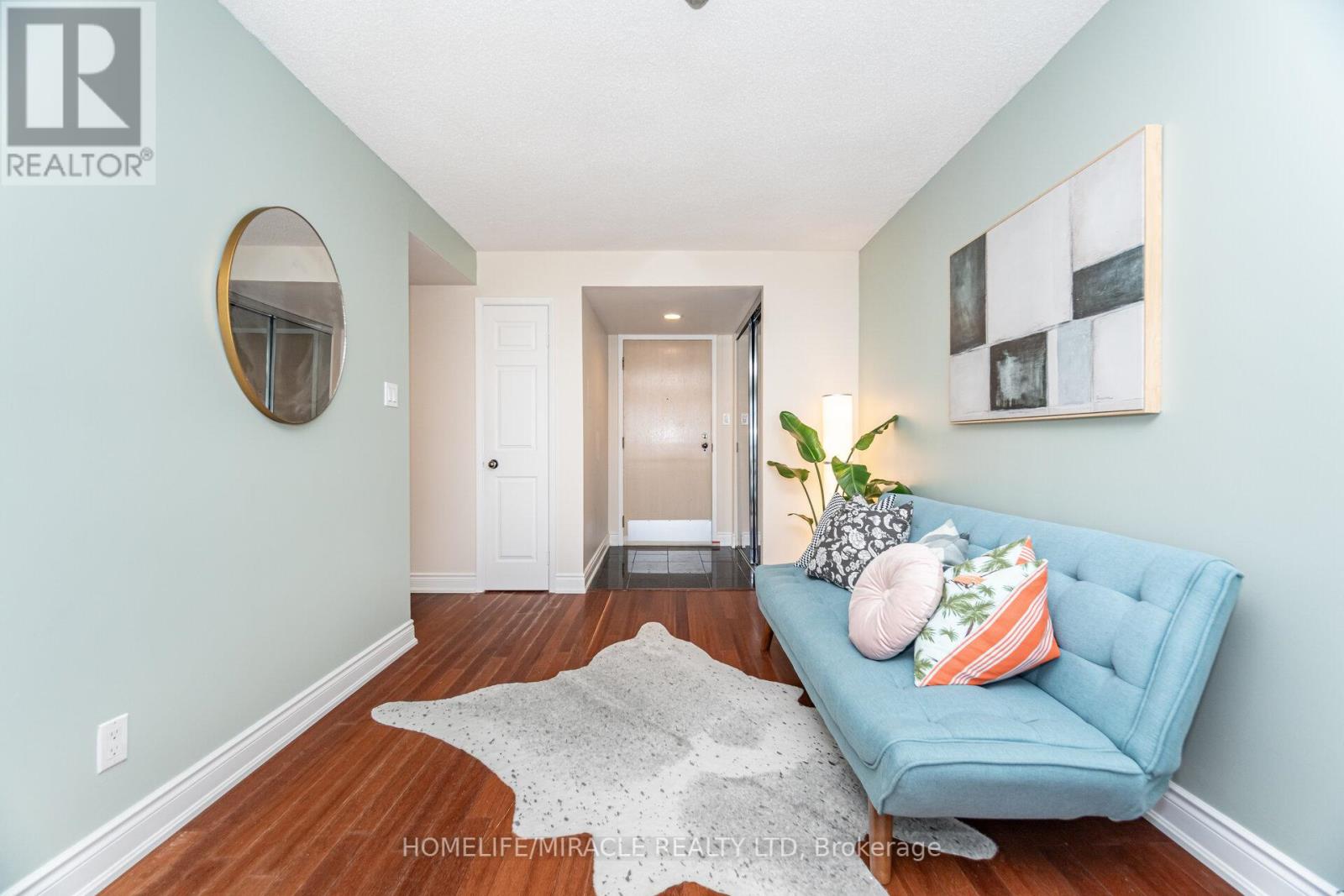 Photo 16 of 1701 50 Eglinton Avenue W, Mississauga ON