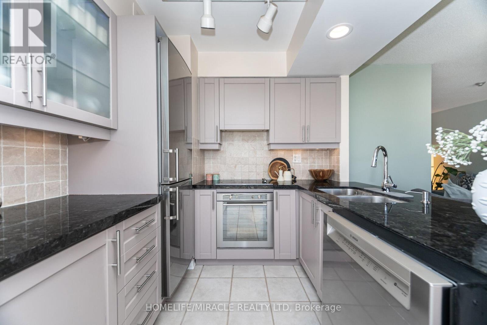 Photo 19 of 1701 50 Eglinton Avenue W, Mississauga ON