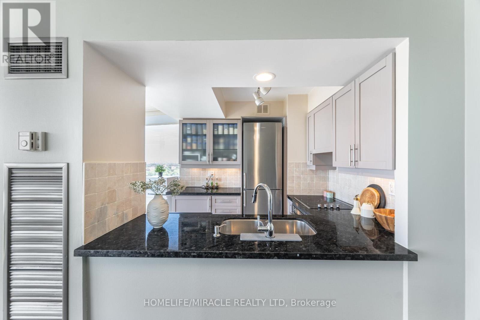 Photo 23 of 1701 50 Eglinton Avenue W, Mississauga ON