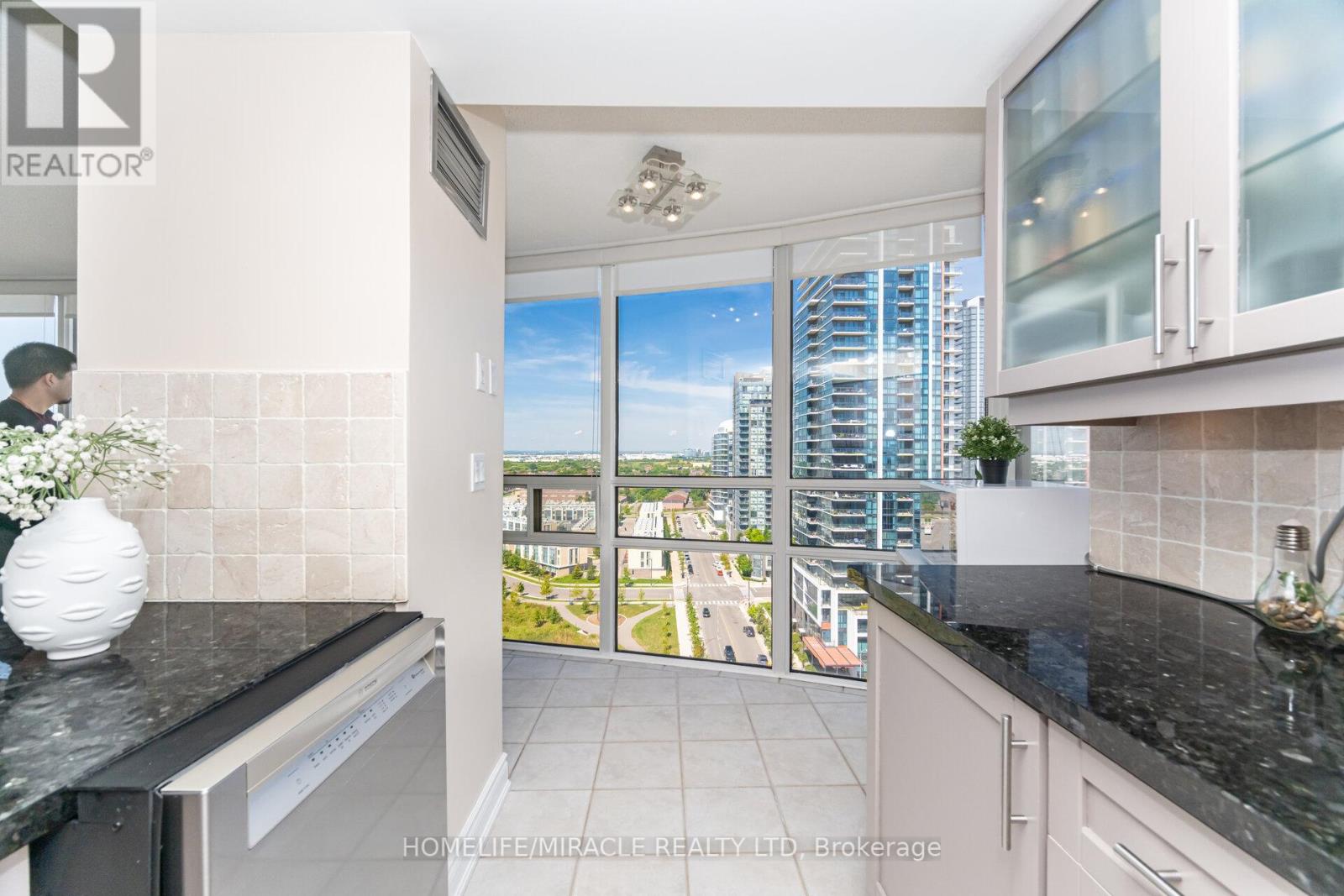 Photo 24 of 1701 50 Eglinton Avenue W, Mississauga ON