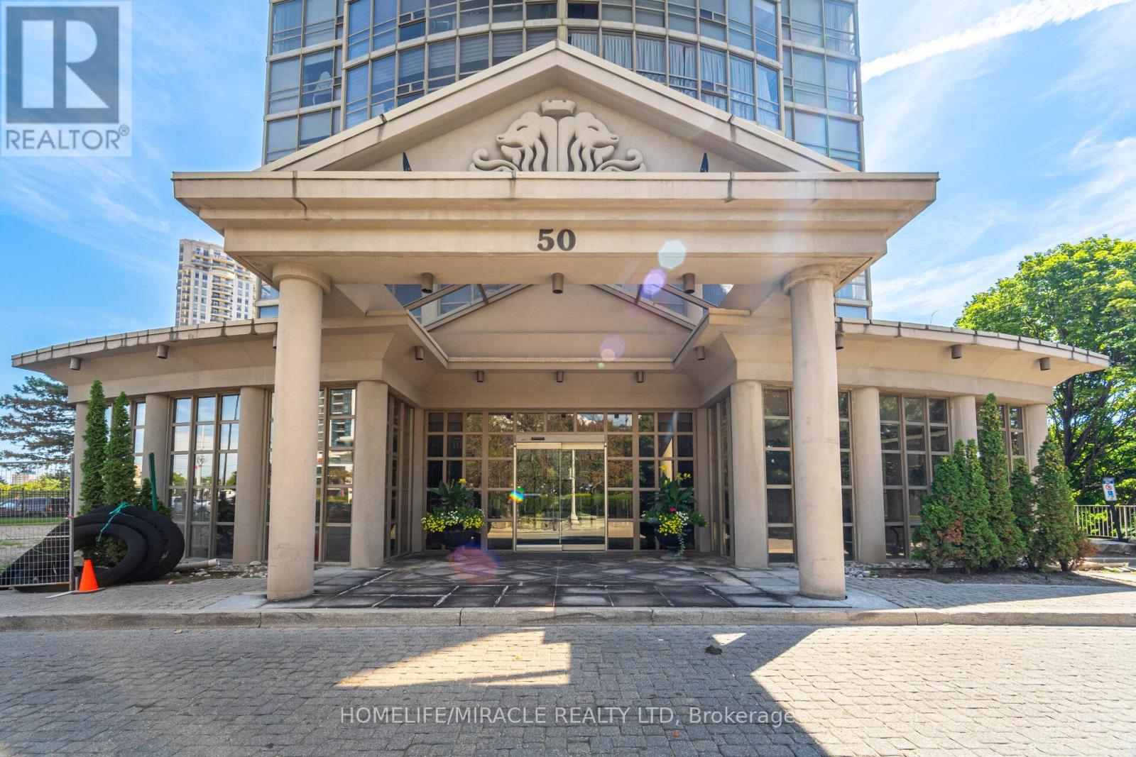 Photo 3 of 1701 50 Eglinton Avenue W, Mississauga ON