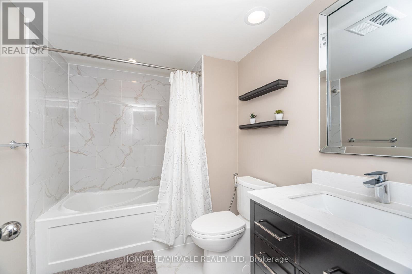 Photo 33 of 1701 50 Eglinton Avenue W, Mississauga ON