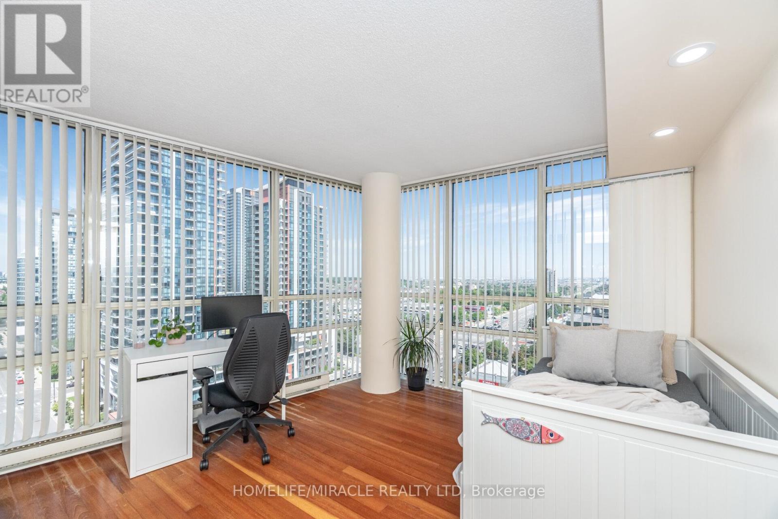 Photo 34 of 1701 50 Eglinton Avenue W, Mississauga ON