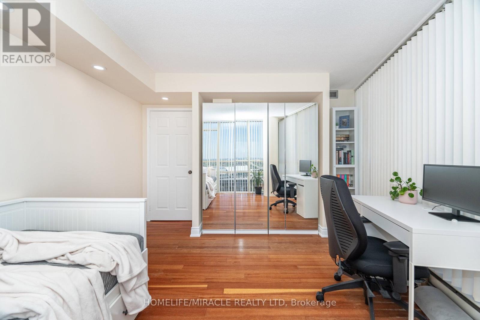 Photo 36 of 1701 50 Eglinton Avenue W, Mississauga ON
