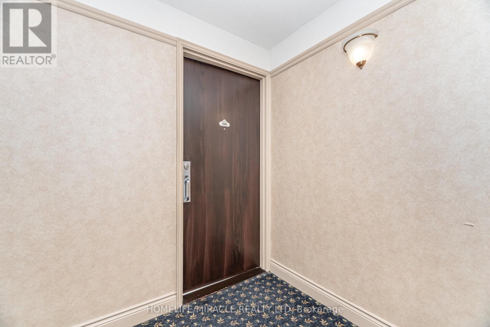 Photo 8 of 1701 50 Eglinton Avenue W, Mississauga ON